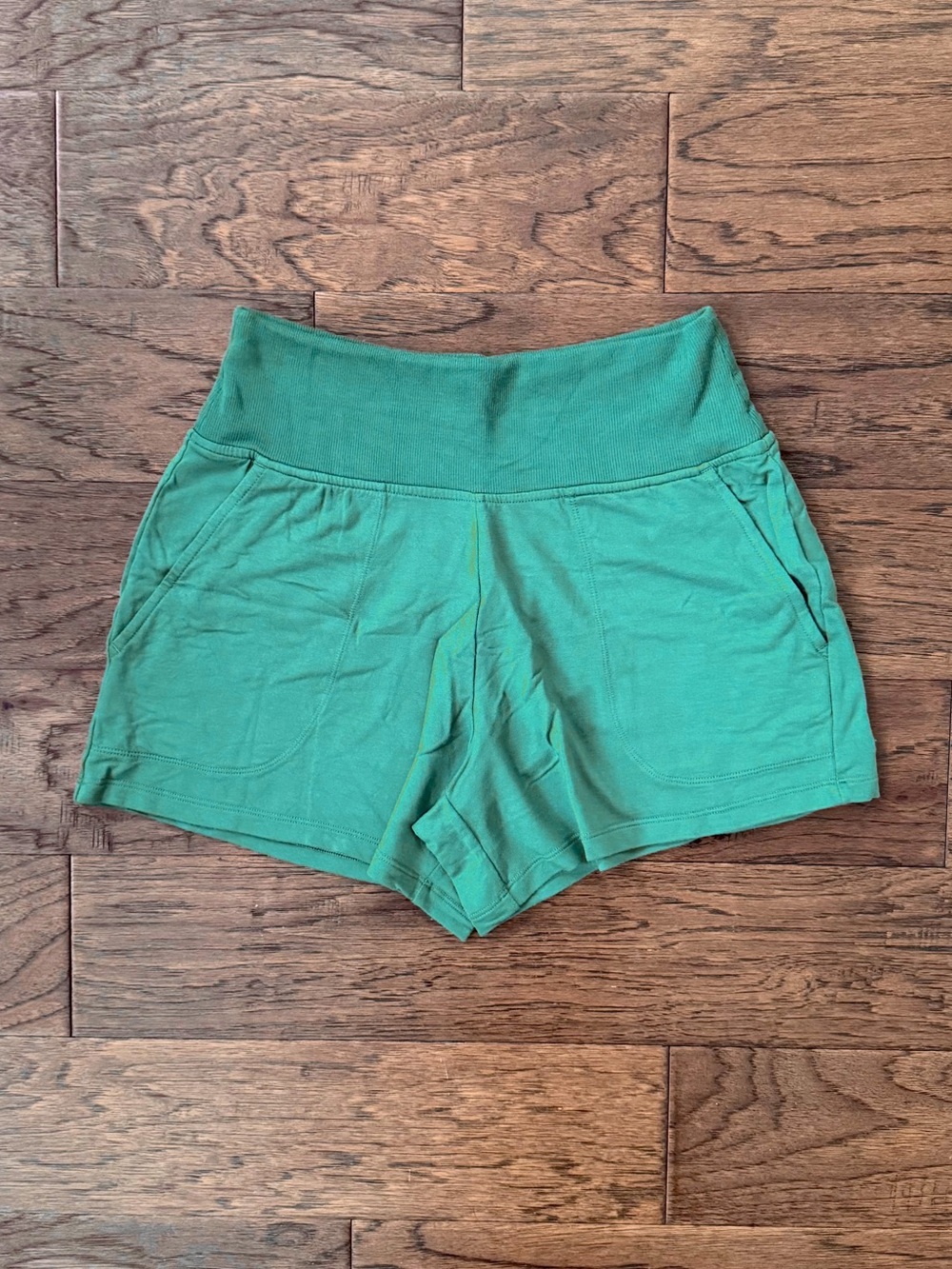 EUC Athleta Coaster Luxe High Rise Shortie Trillium Green Size Small
